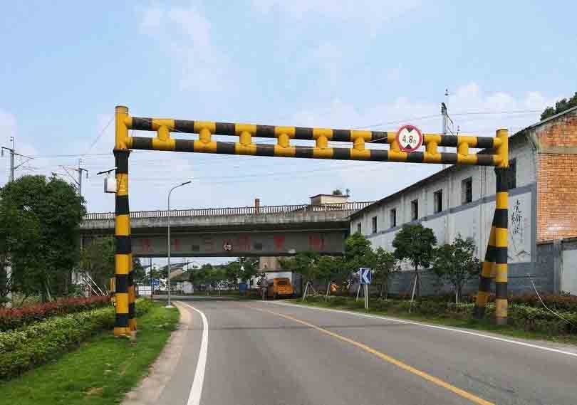 昆玉铁路限高架
