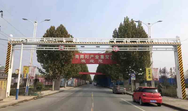 昆玉电动液压限高架